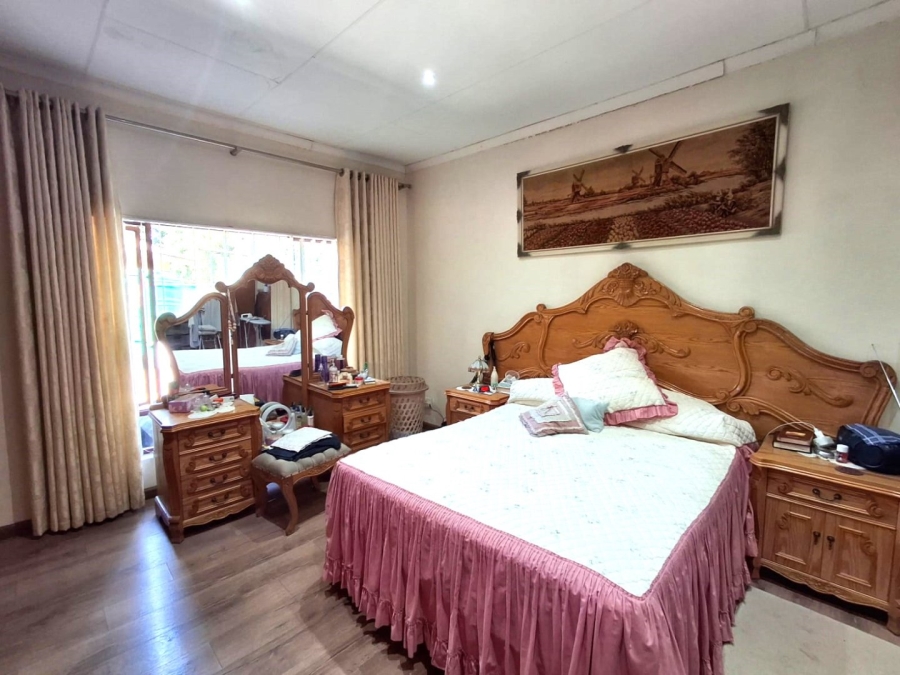 6 Bedroom Property for Sale in Sasolburg Ext 4 Free State